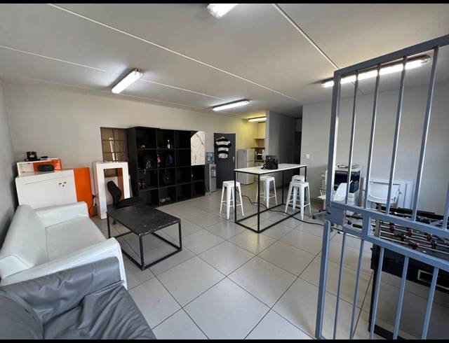 410M² WAREHOUSE TO LET IN STRIJDOMPARK